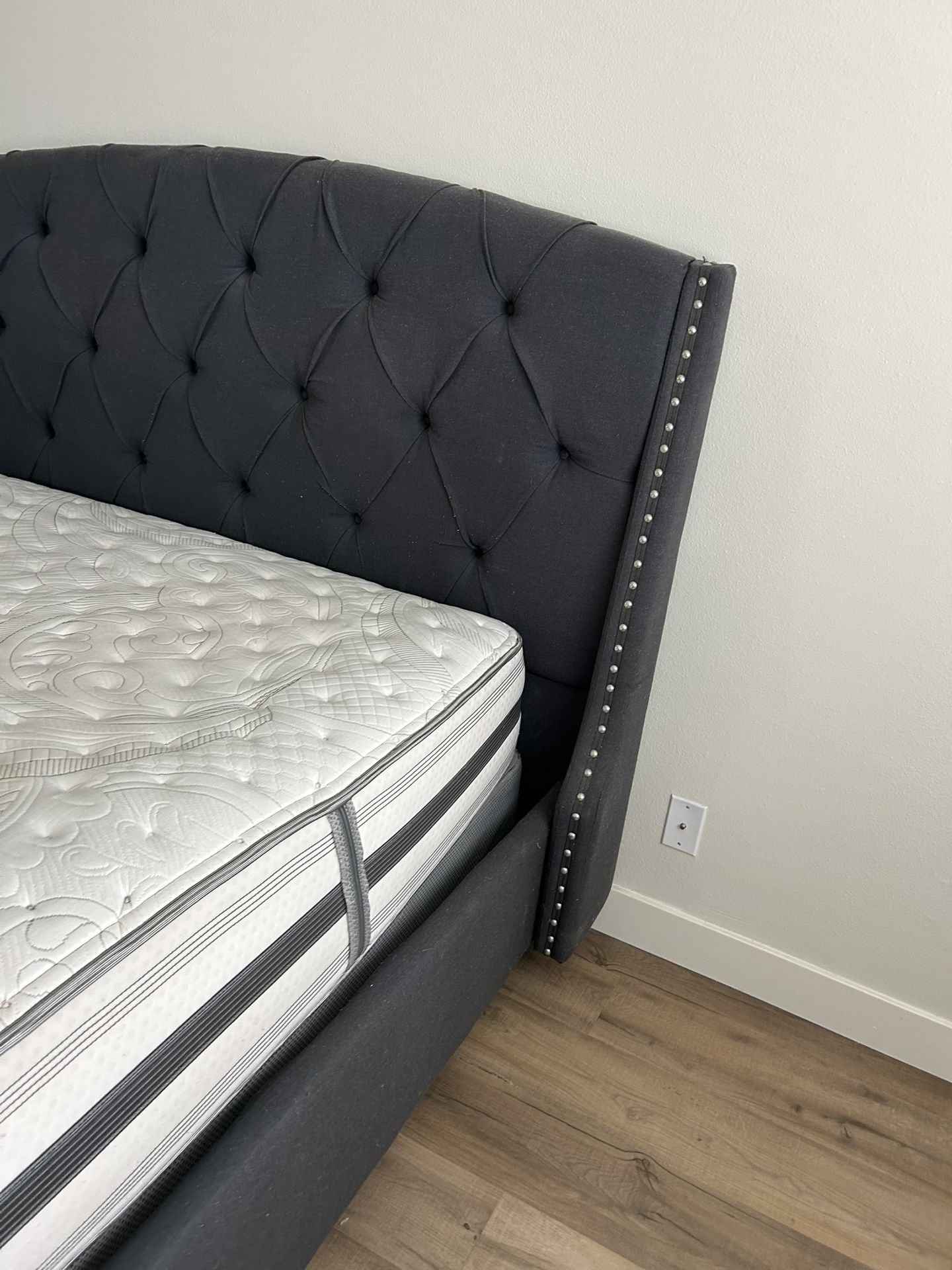 QUEEN Bed Set Including Mattress And Boxspring