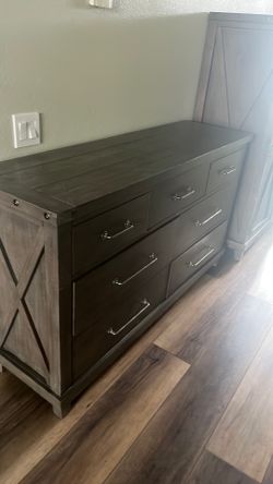 Bedroom set 4 pieces