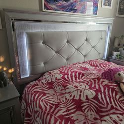 Cal King Bed Set, No Mattress 