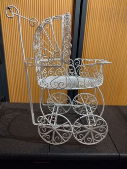 Metal Baby Carriage Center piece se description