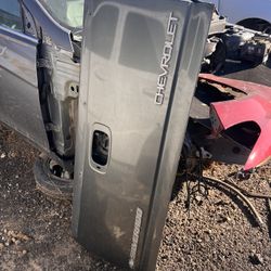 Tapa Para Chevy  Caja Con Guardafagos Y Luces Y Mas De 200 Carros De Partes