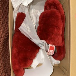 Ugg Slippers Size 4 $45