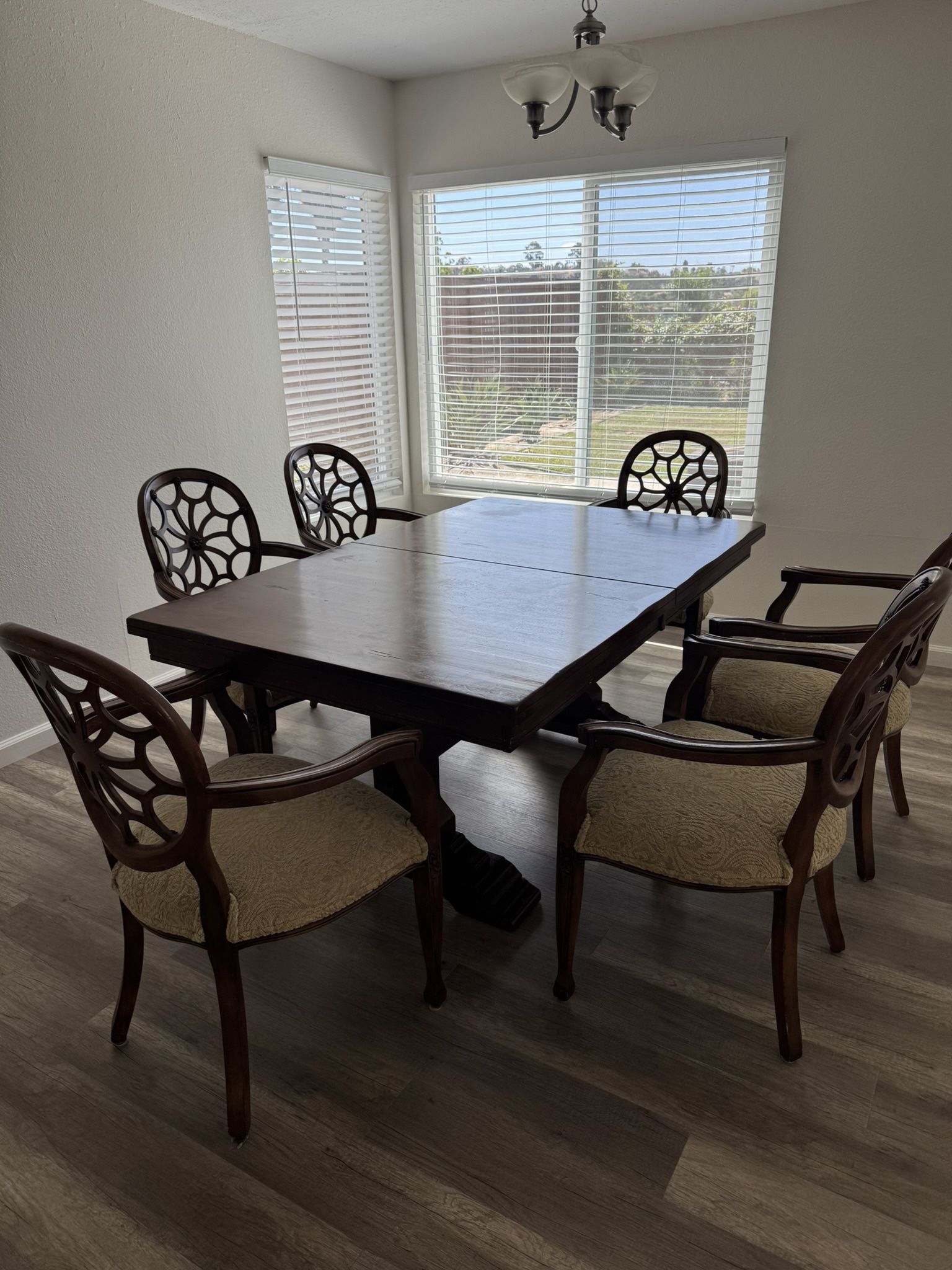 Dining Table & 6 Chairs