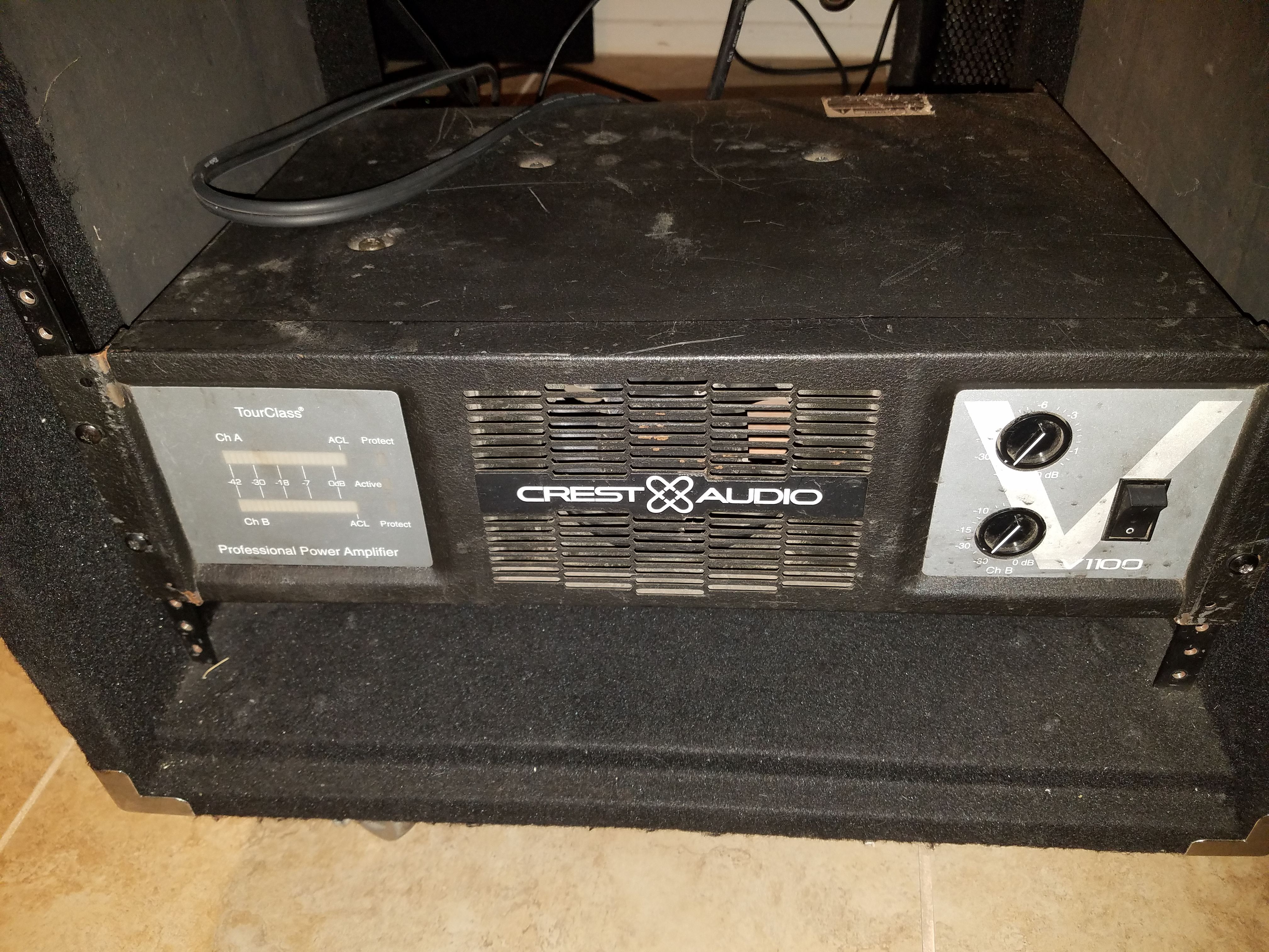Crest Audio V1100 Amp