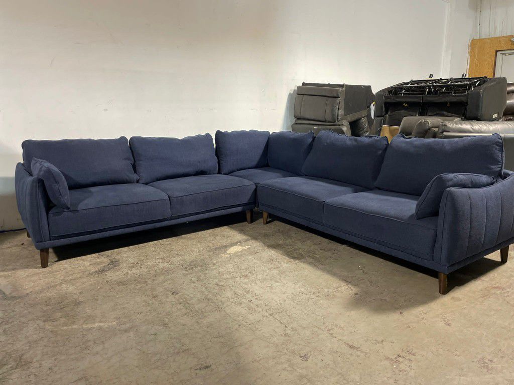 L-shaped Fabric Sectional Couch By GIlman Creek Furniture.