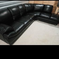 SECTIONAL GENUINE LEATHER IN L SHAPPE.. DELIVERY SERVICE AVAILABLE 🚚💥🚚