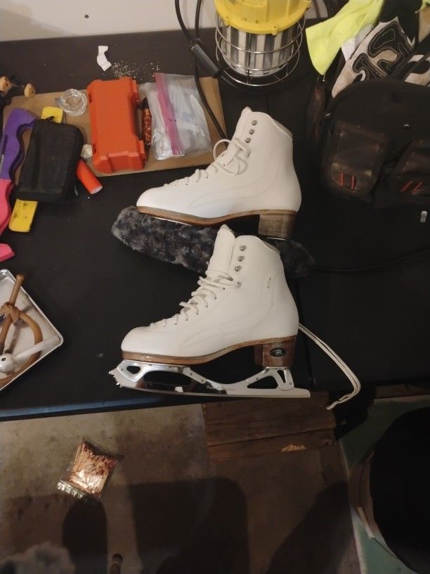 Riedell Vega Ice Skates
