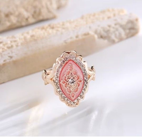 Vintage Victorian Style Unique Pink Center Gold Tone Ring