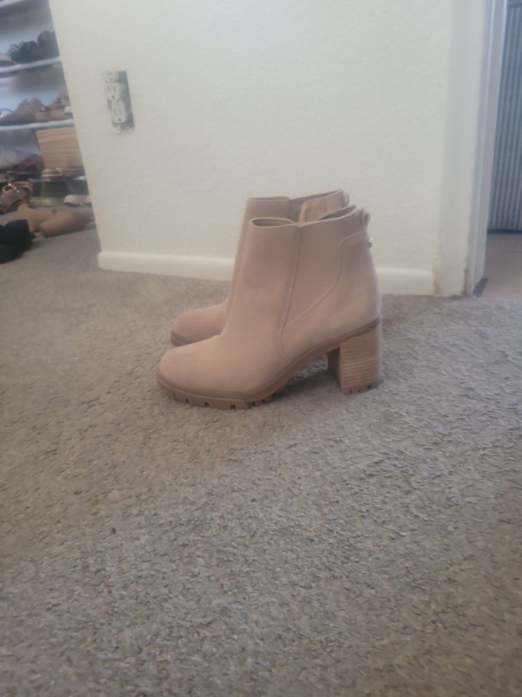 Vince Camuto Boots Size 9