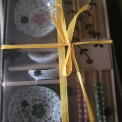 Japanese 6-Piece , Sauce Bowl,  Chopstick And Rests Set