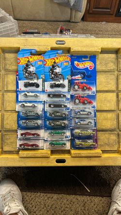 HOT WHEELS A LOT OF 20 Cars WITH DIFFERENT WHEELS 