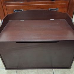 Children's toy box