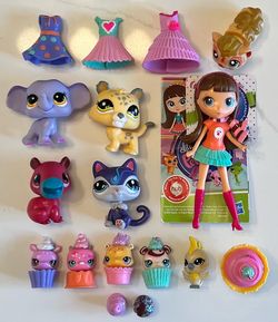 17 Hasbro Littlest Pet Shop Figures