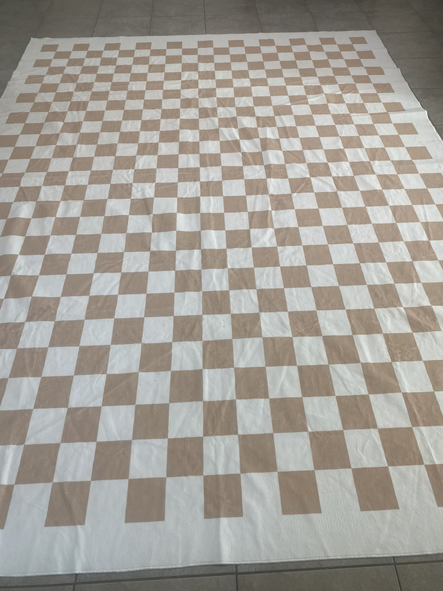 Checker’s Pattern 9x12 Washable Area Rug