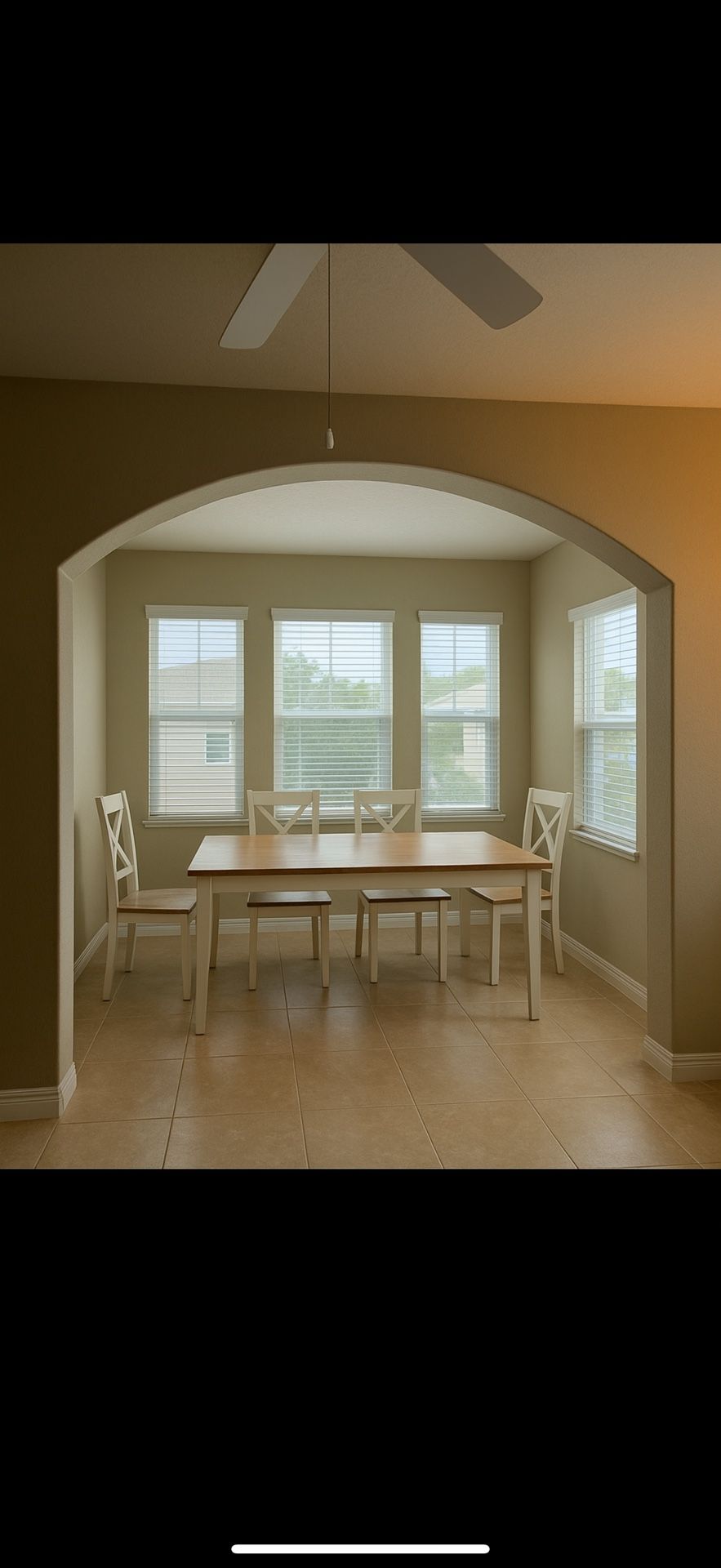 Extendable Dining Table w/ 4 Chairs