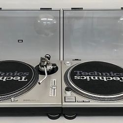 Technics SL 1200 Mk2 - PAIR WITH COVERS 