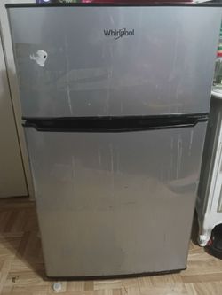 Whirlpool mini refrigerator