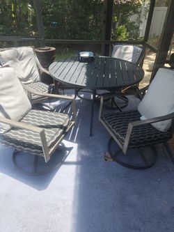 Outdoor Tables & Chairs