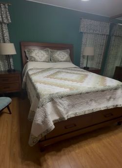 Queen Bedroom Set