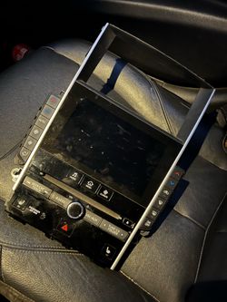 Q50 redsport screen