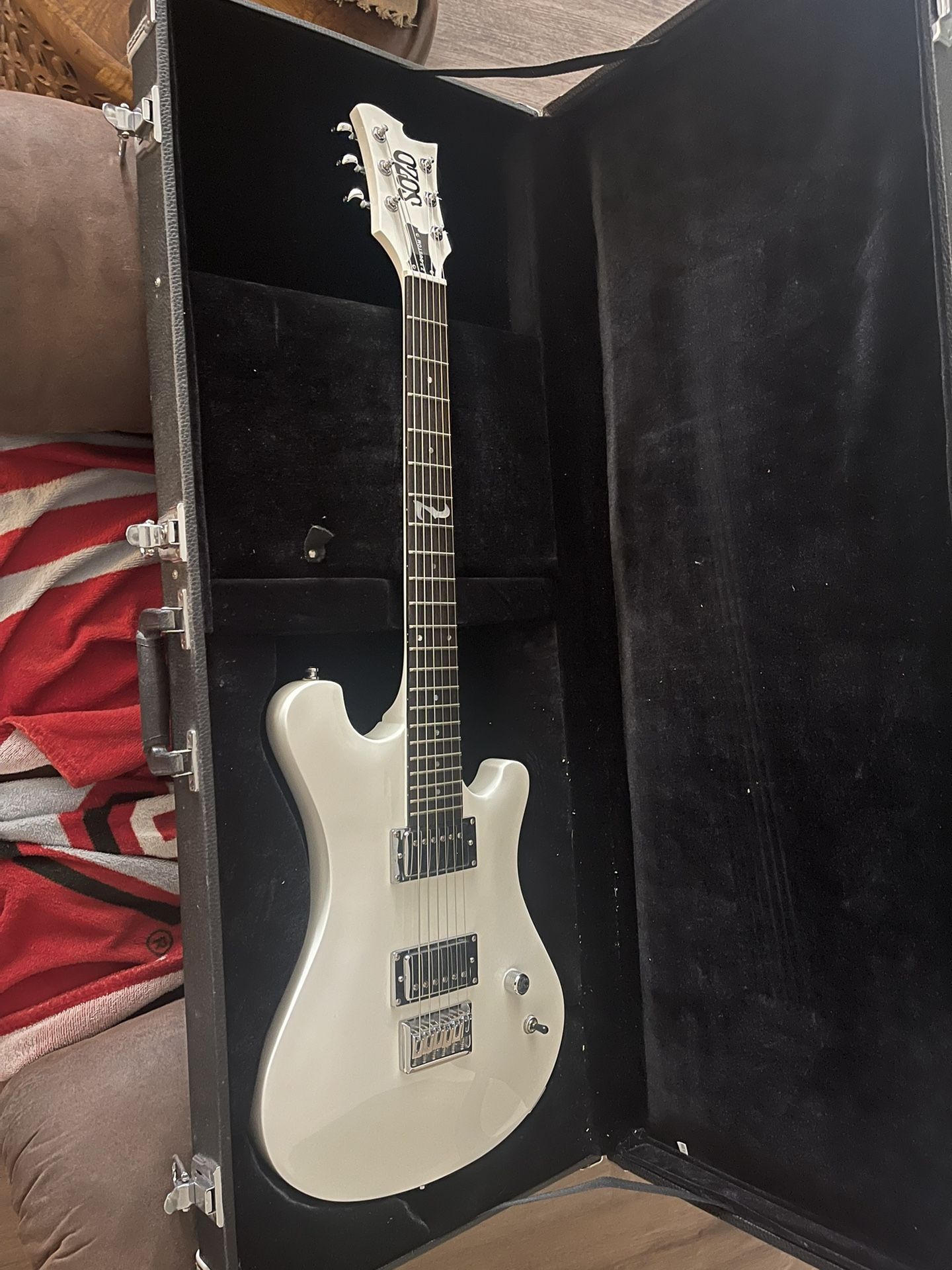 SOZO WHITE ELECTRIC GUITAR