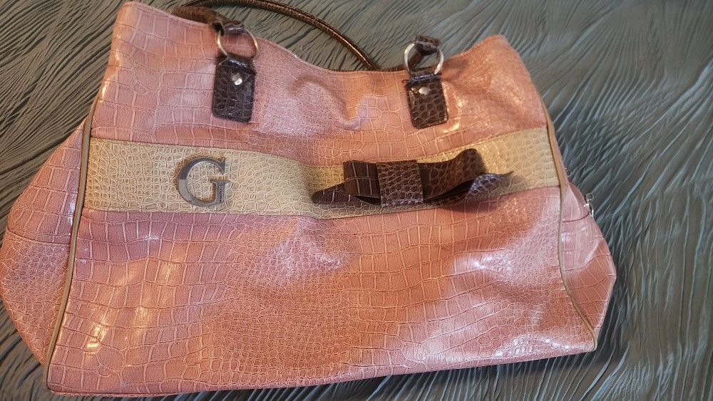 Women’s Guess Travel, Overnight Bag. Pink. Large. Pre-Owned.