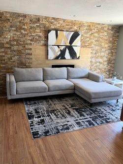 FREE DELIVERY🚚 Living Spaces Offwhite Sectional Sofa W/Chaise