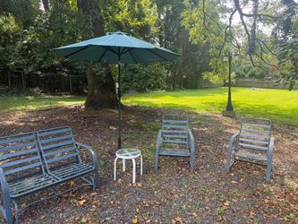 Outdoor Furniture Set W/ Umbrella