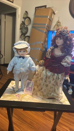 Reduced vintage collectors items ( Both porcelain dolls for $30 ( Now $20