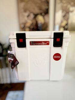 Moosejaw 25 Quart Ice Fort Hard Cooler with Microban