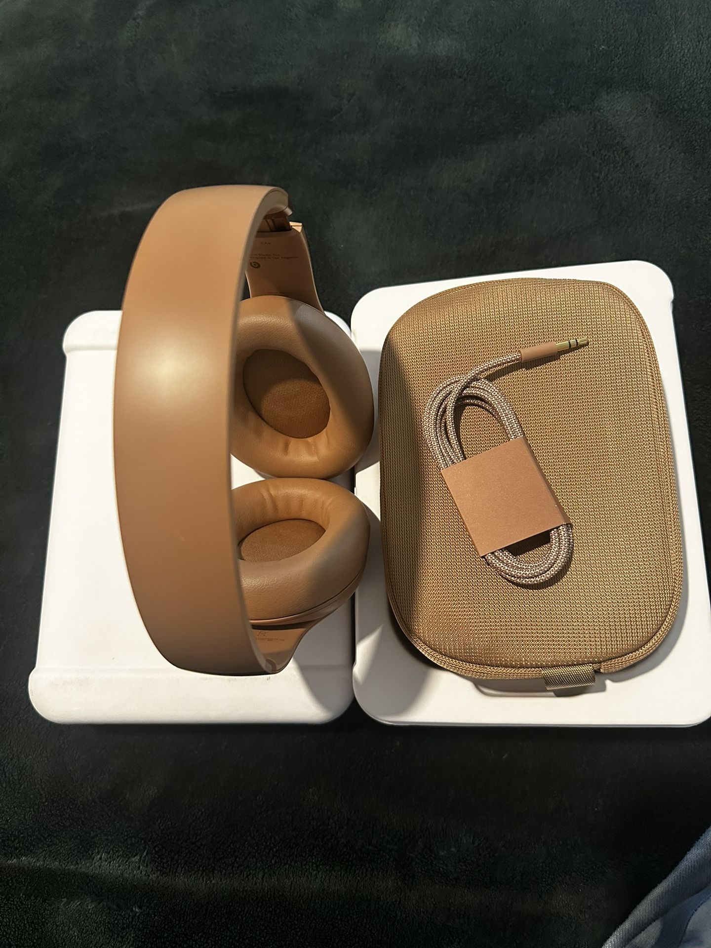 Beats - Studio Pro x Kim Kardashian - Dune