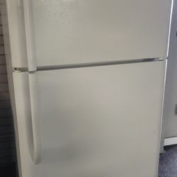 Frigidaire Refrigerator 2doors Work Perfect Delivery Available 