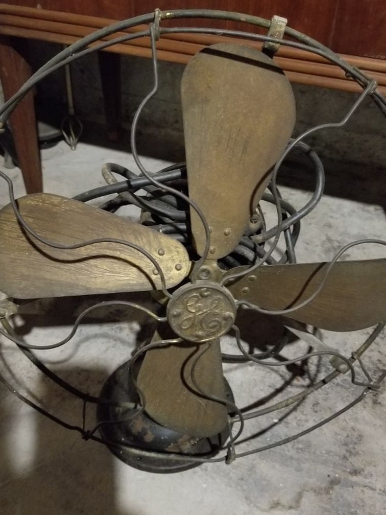 GE Oscillating Fan 18 Inches