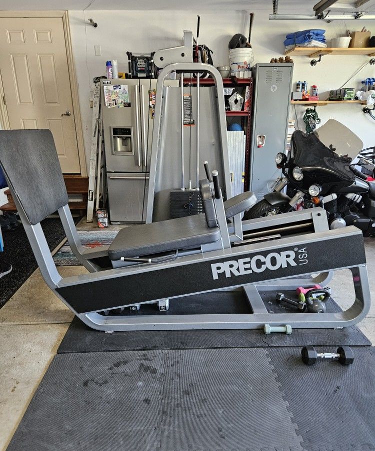 Precor USA ICARIAN LINE Seated Leg Press