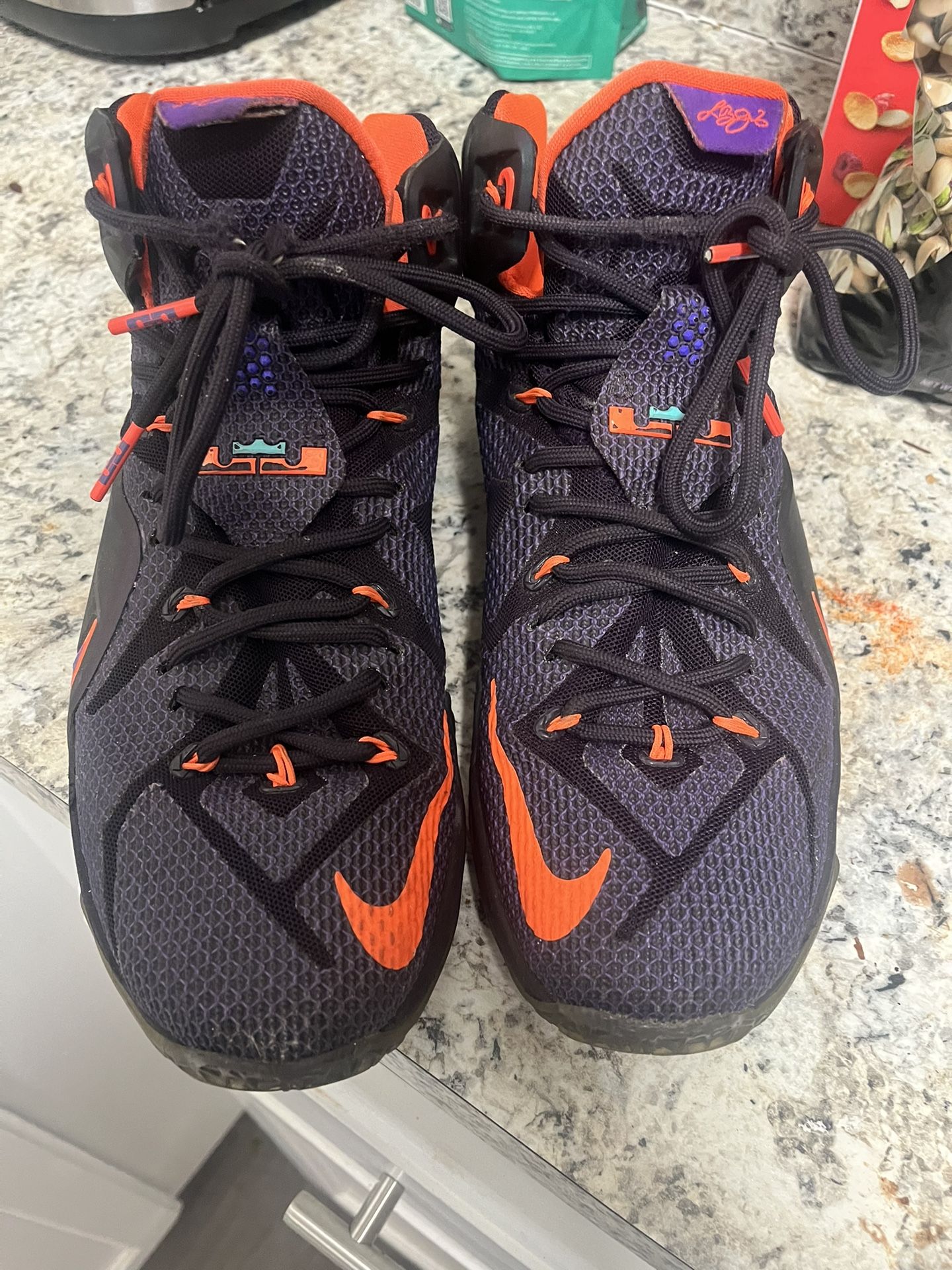 LeBron 12 instinct (lightly Used )