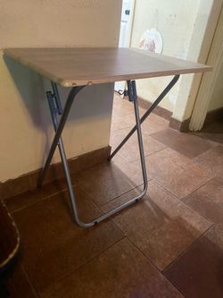 Foldable table