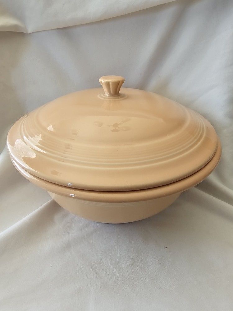Fiestaware Apricot Covered Casserole Fiesta Retired Style Peach Pink Bakeware