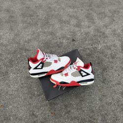 Jordan 4 Fire Red Size 10.5 Men Gently Worn
