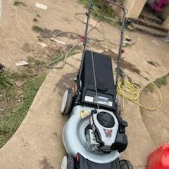 21 in. 140 cc Briggs and Stratton Walk Behind Gas Push Lawn Mower with Height Adjustment and with Mulch Bag