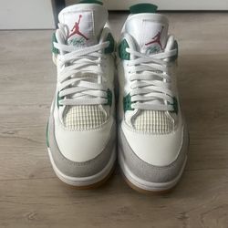 Jordan 4 SB Pine Green 