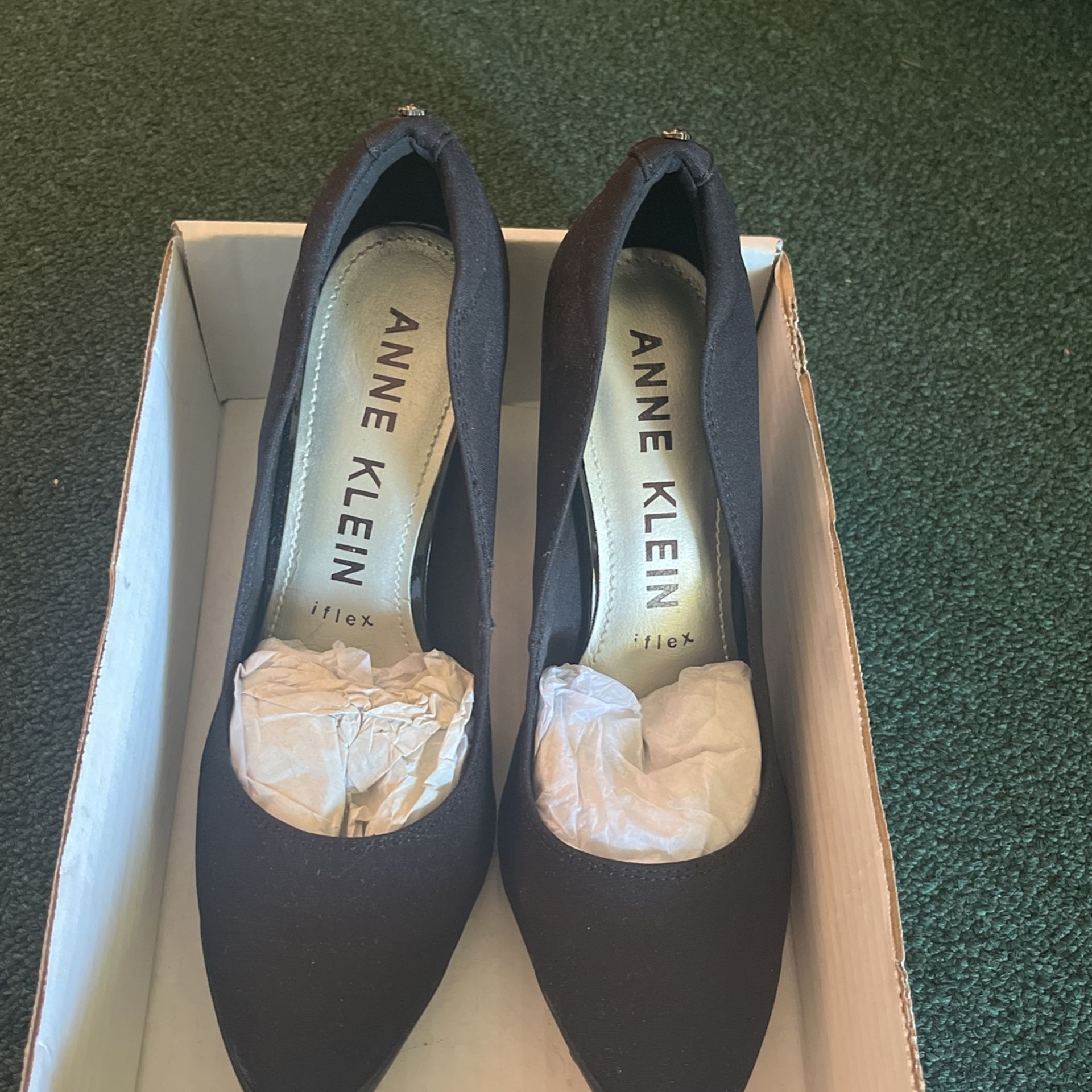 ANN KLEIN ladies black dress heels. Size 9 M