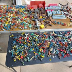 Antique 1950's-1960's Lot Of Military Midevil Toy Figures Castle Etc