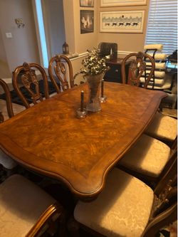 Dark Wood Dinning Room Table