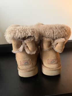 Brown Bow UGGS Size Women’s 8 
