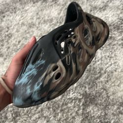 Adidas Foam Runner RNR