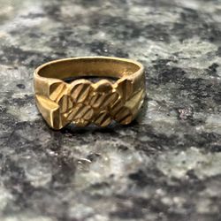 14k Gold Ring Weighs 4.5 Grams. $100 If Picked Up Today 5/27 Can Deliver For Extra Fee