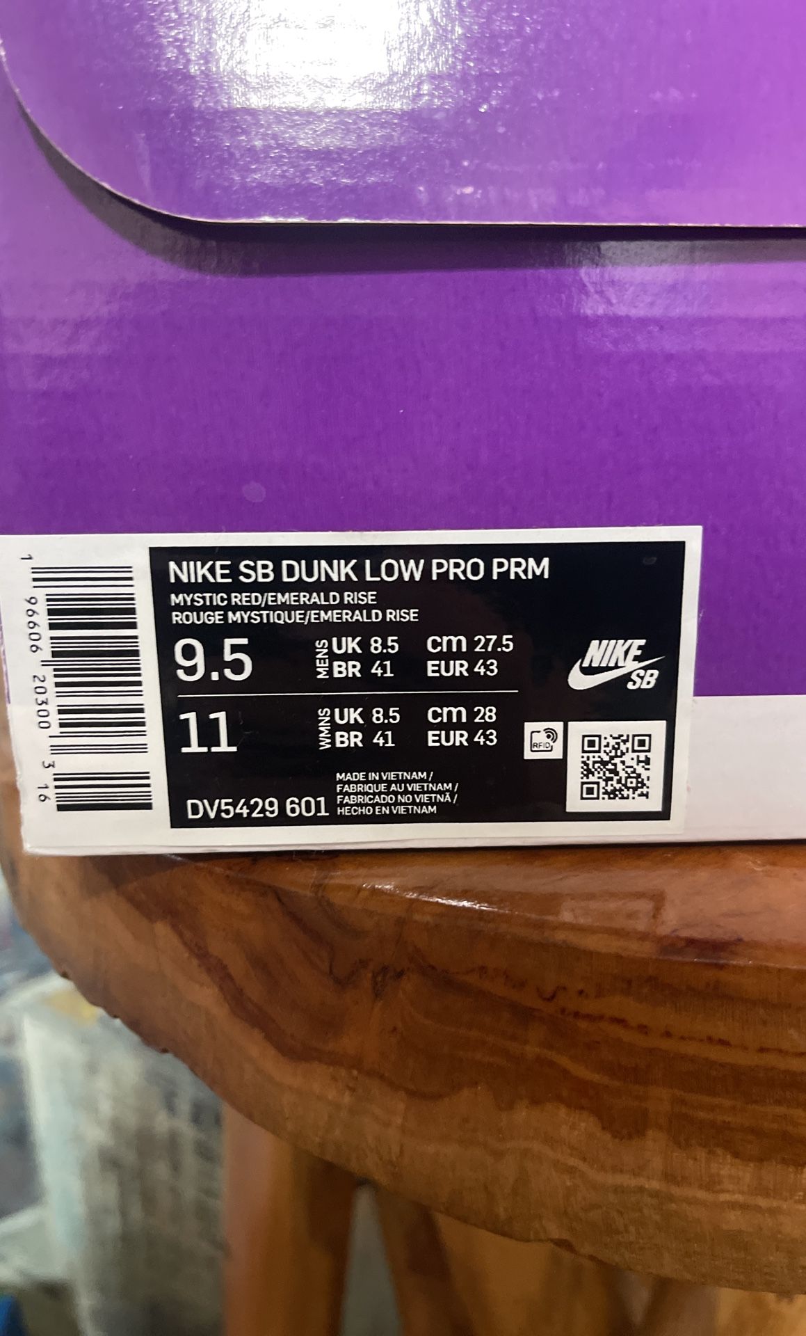 m SB Dunk Low Mystic red