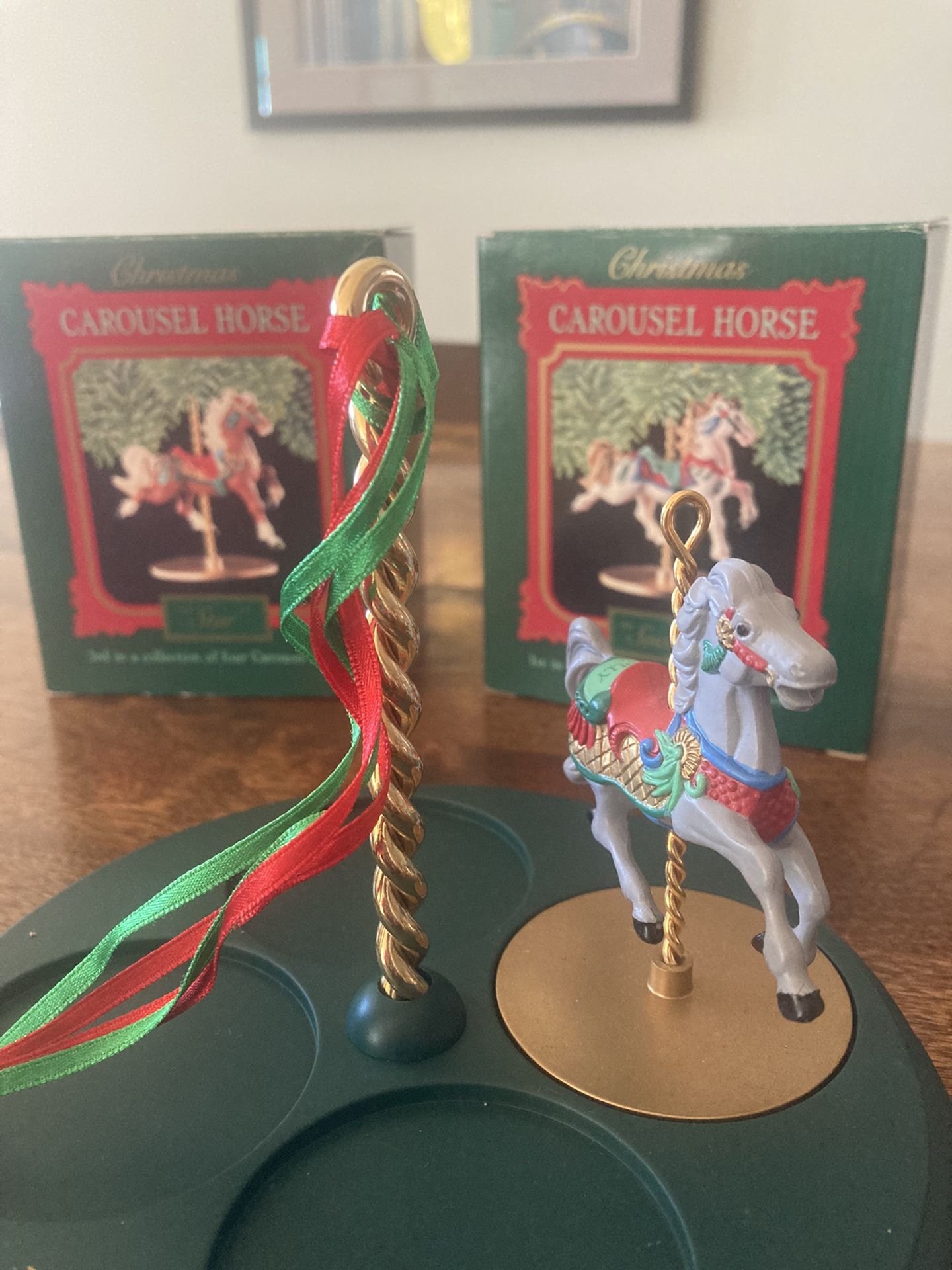Vintage 1989 Hallmark Carousel Plus 3 Horses