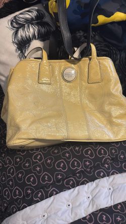 Designer Bags Wallets And Wristlets Must Go Moving Sale