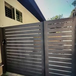 Side Gate